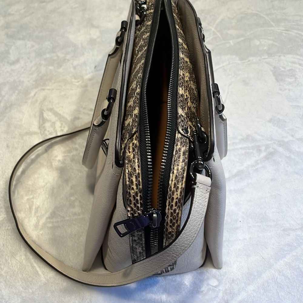 Cream Coach Purese - Picture 6 of 7